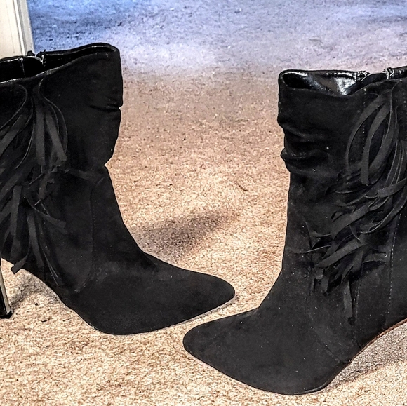 Ladies JustFab suede side tassels & zipper, black size 8.5 - Picture 3 of 15